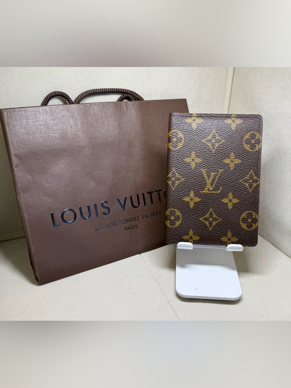 LOUIS VUITTON Couverture Monogram Canvas Passport Cover Holder Case M60180